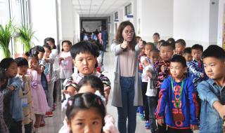 如今的小学一年级应该有怎样的教育方式,尤其是家庭教育谢谢 一年级入学教育