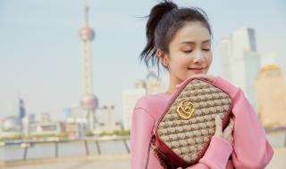 穿卫衣扎什么头发好看 穿卫衣扎什么头发好看